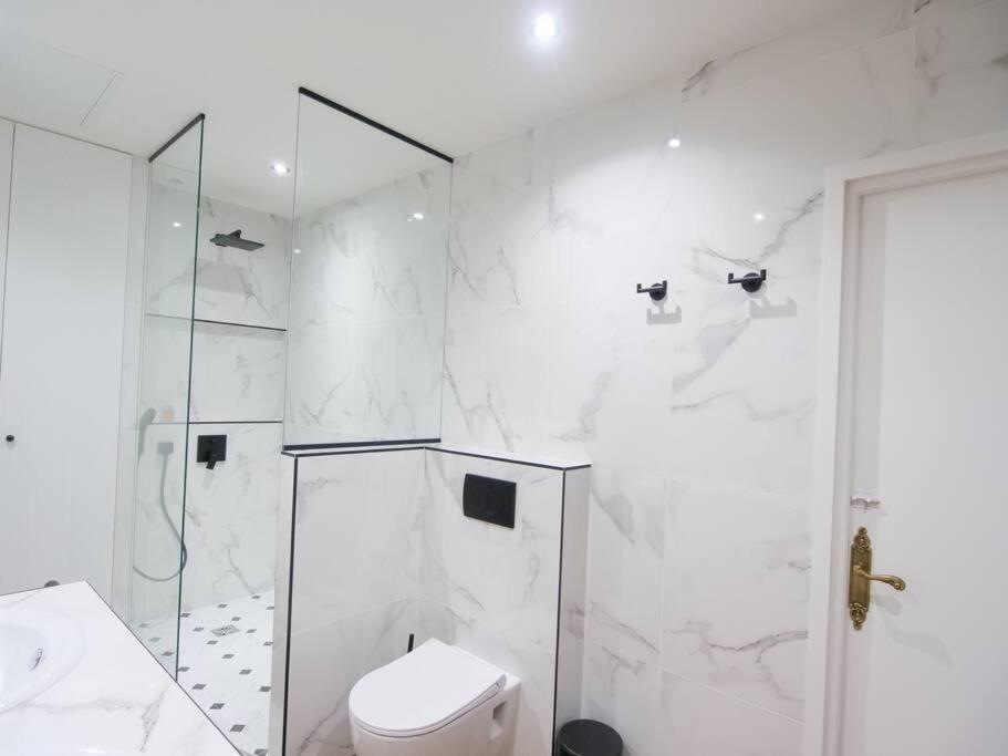 Charme Et Modernite Au Coeur Du Quartier St Louis Appartement Versailles Buitenkant foto